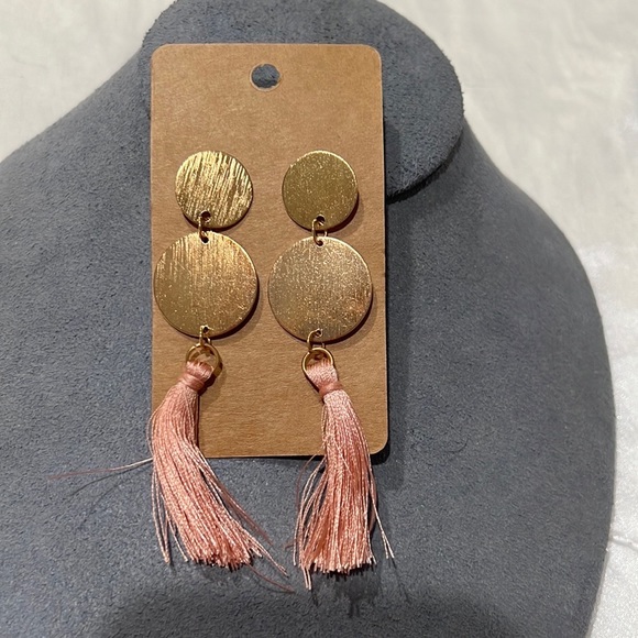 Jewelry - dangle tassel earrings